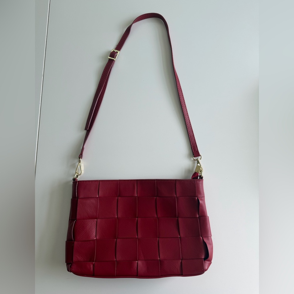 ANNA PAOLA Chic Burgundy Woven Crossbody Bag